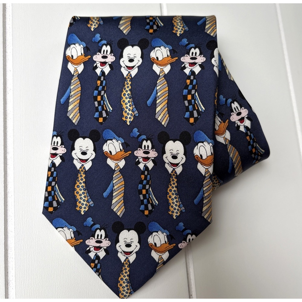 VTG Walt Disney World Silk Tie Mickey Donald Goofy Novelty Print Navy 4"W 57"L